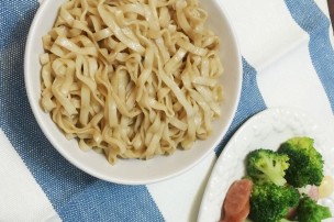 可藍 x 大甲乾麵新食態│排毒組合│香辣麵+蒜香花椰