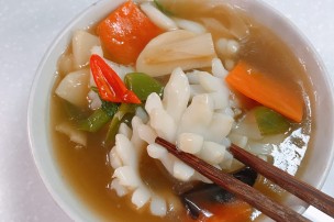 阿目的深夜聊癒食堂│第165道│香酸辣甜的生炒花枝羹